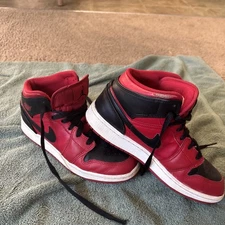 Size 6Nike Air Jordan 1 Mid Reverse 'Bred' Look ok still