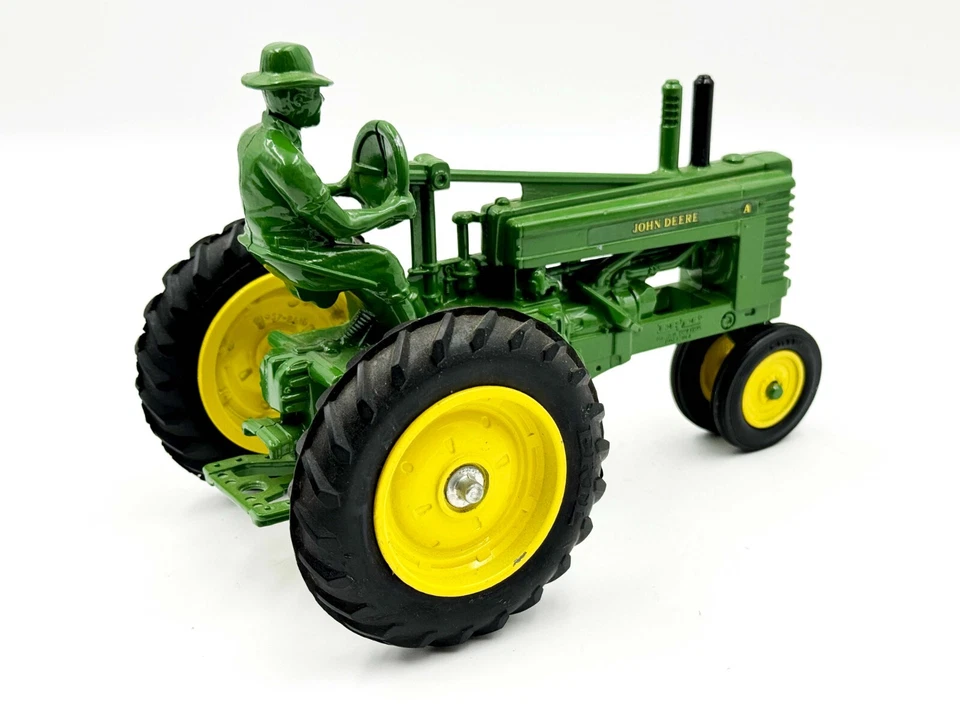 John Deere Modelo A 1/16 con hombre Foto 2 de 2