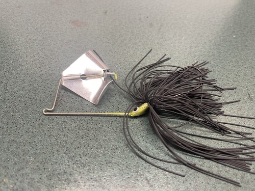 1/4 Ounce Buzz Baits. Hand Tied Living Rubber USA Made Topwater Bass Pike - Picture 4 of 4
