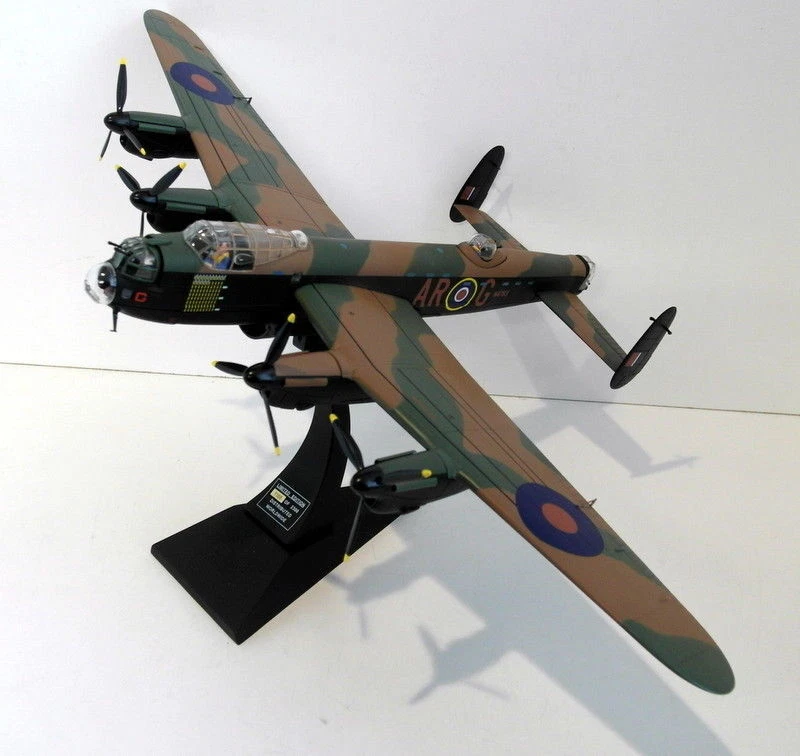 Corgi 1/72 AA32607 Avro Lancaster Mk1 W4783 460Sqn RAAF Breighton - image 4 of 4