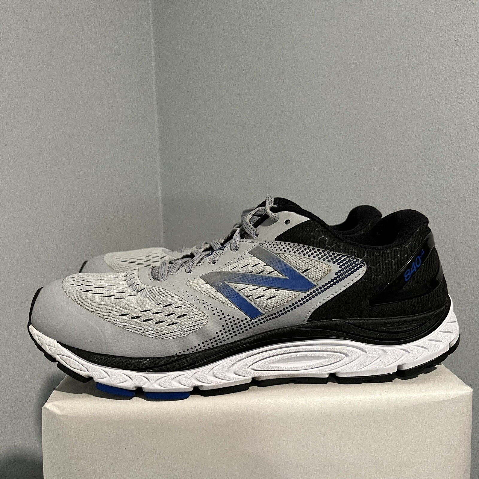 New Balance 840v4 Road Running Shoes 