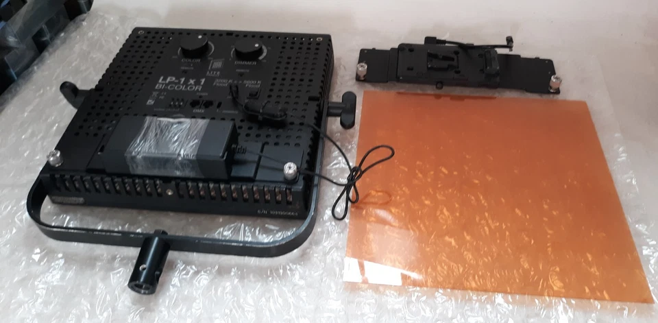 Litepanels LP-1x1 Bicolor 3200K-5600K Flood con Adaptador de CA + Batería *PROBADO* Foto 4 de 4