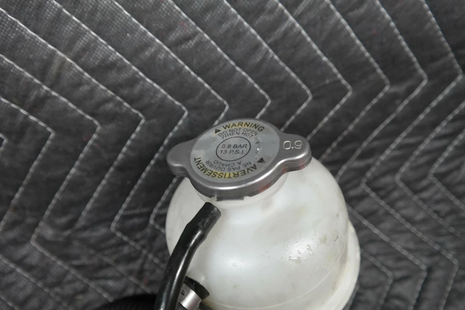 Skidoo 08-13 XP MXZ TNT Renegade GSX 500ss adrenaline 600 800 Coolant tank SB3 - Image 2 of 3