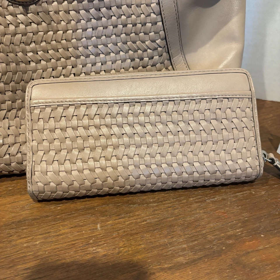 Bolso de Hombro Hobo Coach Parker de Cuero Tejido con Cartera a Juego Foto 3 de 4