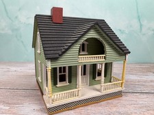 Domek dla lalek Miniatura ~ 1:144 Millie August 1982 Vintage Sweet Pea House