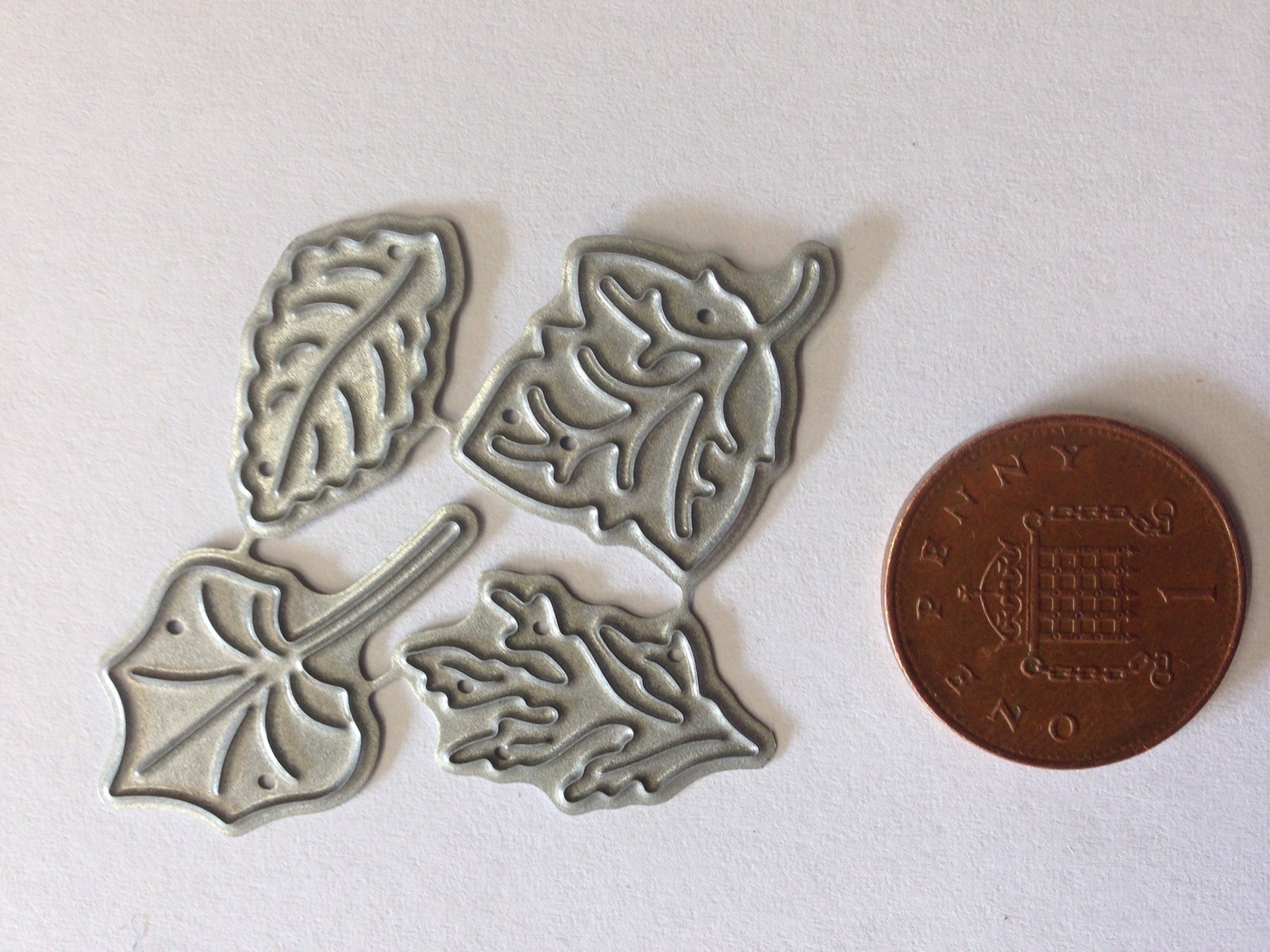 New Tattered Lace FOUR LEAVES Mini Die Foliage/Shrubs - Grab a BARGAIN! Freepost