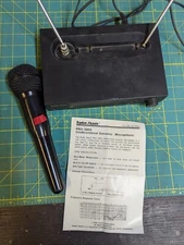RADIO SHACK FM WIRELESS MICROPHONE SYSTEM 32-1224 With Pro 3004 Microphone 