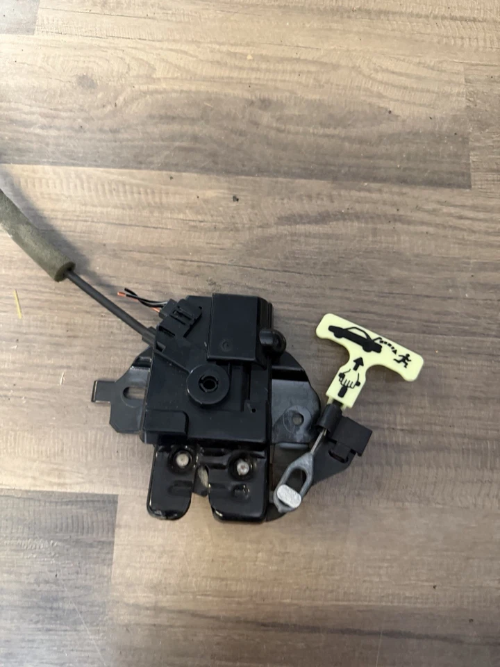 ⭐️ 2001-2004 CHEVY MALIBU PESTILLO MALETERO BLOQUEO ELÉCTRICO LIBERACIÓN ACTUADOR CUBIERTA TAPA OEM Foto 2 de 4