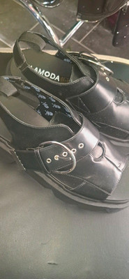 LAMODA Damen Halbschuhe Kunstleder Schwarz Schnalle Plateausohle EU 39