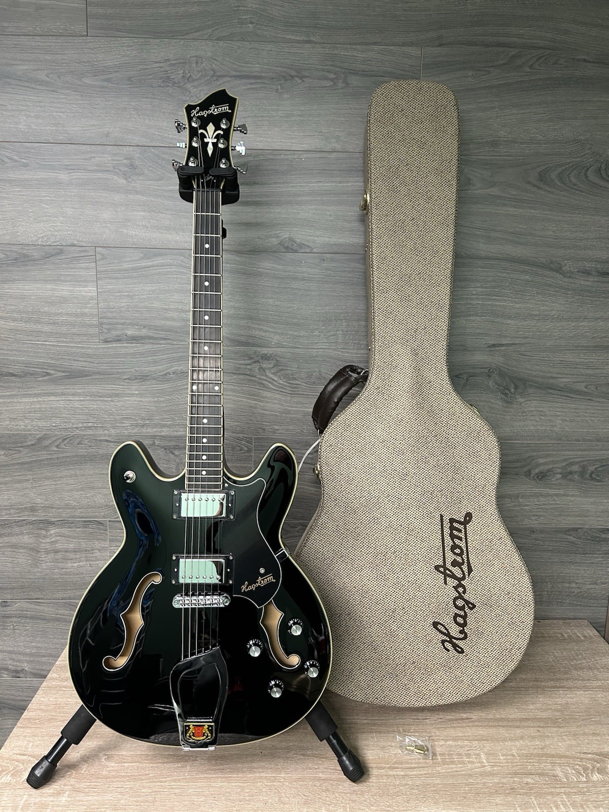 Hagstrom VIK-BLK Viking Semi-Hollow 6 String Black Electric Guitar w /  Case #2208