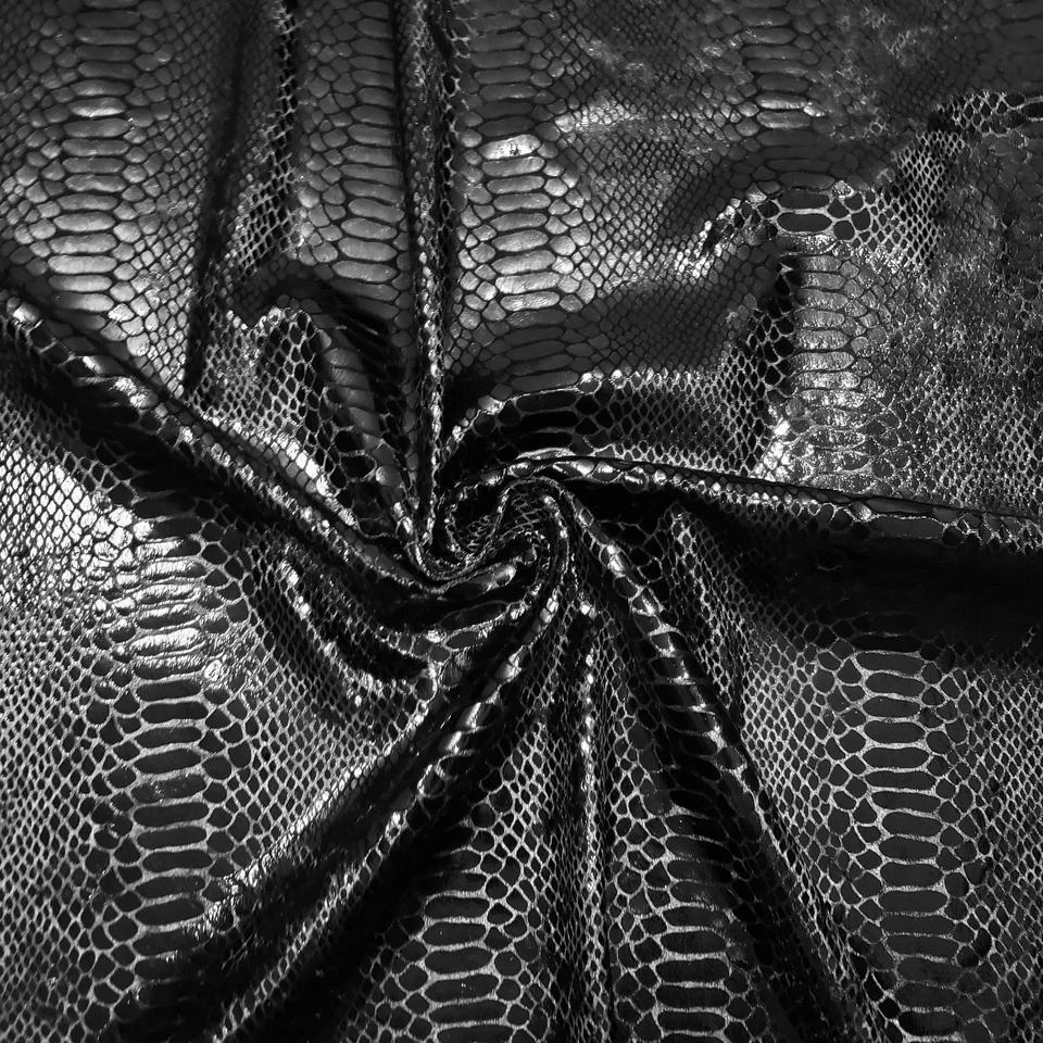 Black on Black Exotic Dragon Scales Black Metallic Foil on Crushed Ice Velvet 4 - Imagem 3 de 4