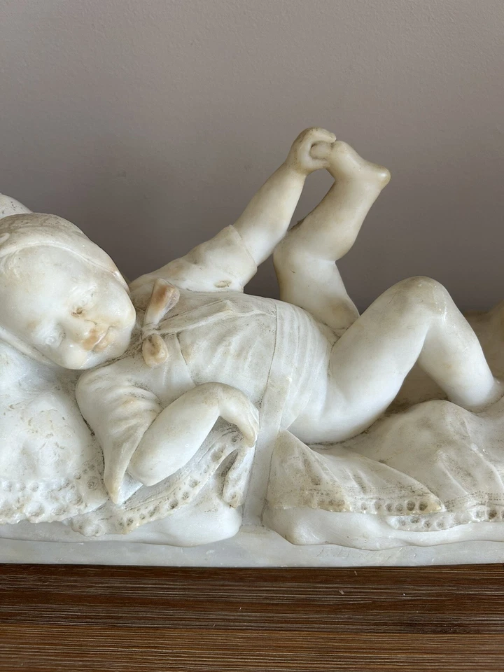 Antigua almohada de bebé firmada por Eugenio Battiglia escultura italiana de mármol del siglo XIX Foto 3 de 4