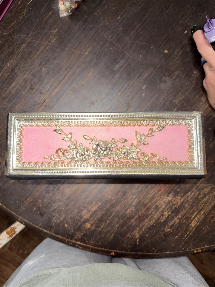 Capa de caixa de tecido vintage dourada ornamentada plástico - Imagem 2 de 4