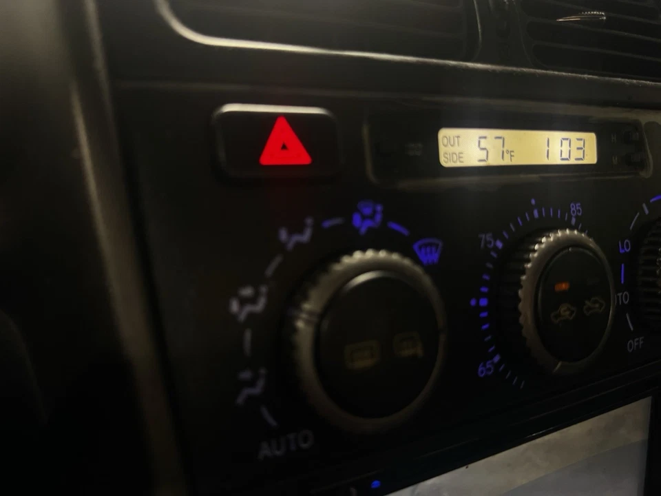 Genuine 01-05 Lexus IS300 A/C Climate Control Unit Clock OEM blue led white - Image 3 of 4