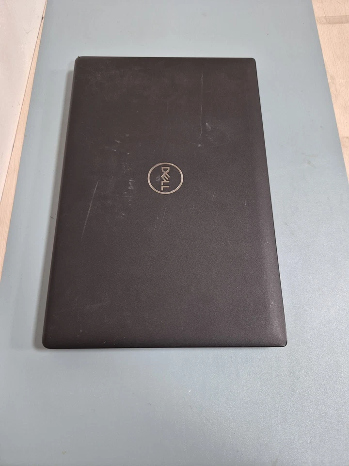 Dell Latitude 3520 - Does not power on - For Parts - Image 2 of 4