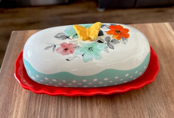 Plato de mantequilla The Pioneer Woman rojo mercado de pulgas floral con tapa de mariposa NUEVO