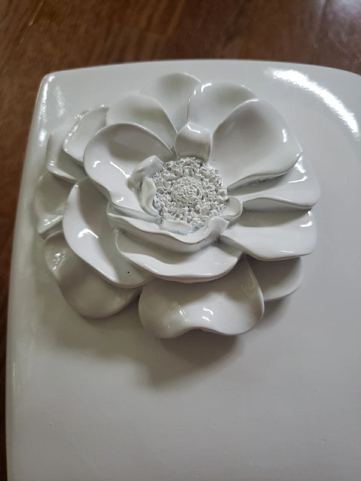 Nova capa de caixa de tecido branco Saturday Knight Keila rosa resina 6x5,5x5,5" - Imagem 4 de 4