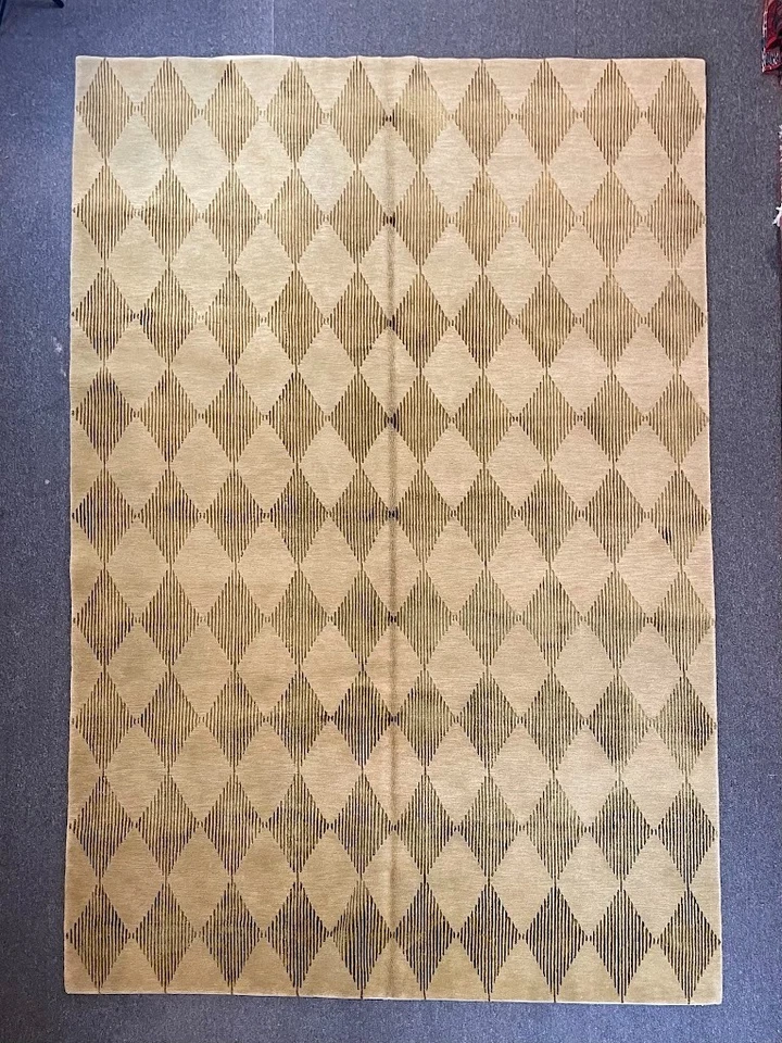 NEW Modern/Contemporary Tibetan Rug, Size 6x9, Handwoven Silk/Wool Combination - Image 2 of 4