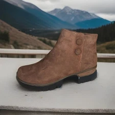 Walking Cradles Women's Evan Brown Suede Zip Booties Size 9 M NIB Comfort Brand