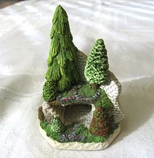 David Winter - Friary Crypt - 2007 - No Box - 3 3/4"