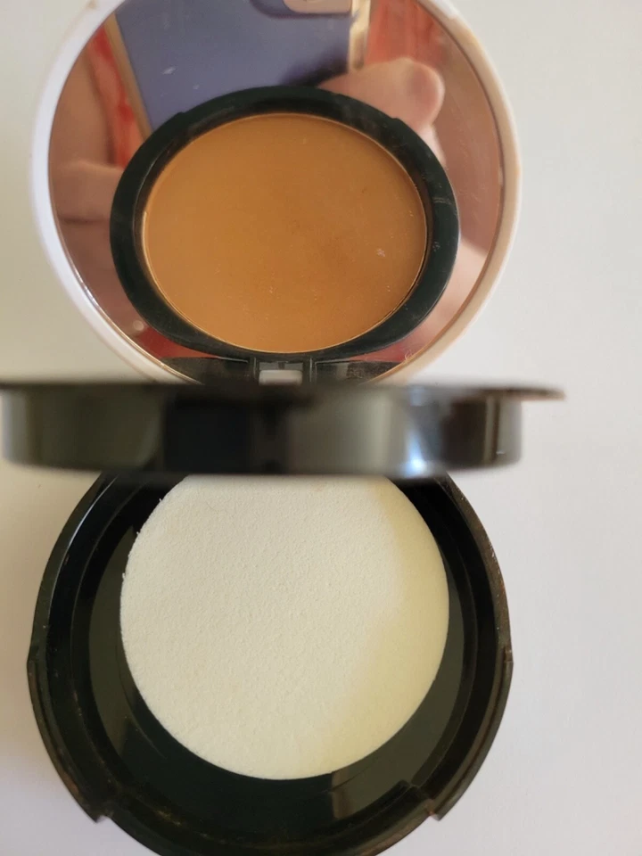 Body Shop 4 Fresh Nude With Aloe All-inOne Face Base, *Shade 55* Powder  - Image 4 of 4