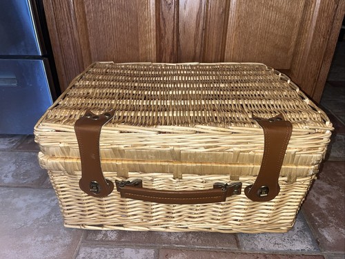 Vintage Large Wicker Picnic Basket With Leather Handles Twist Lock ...