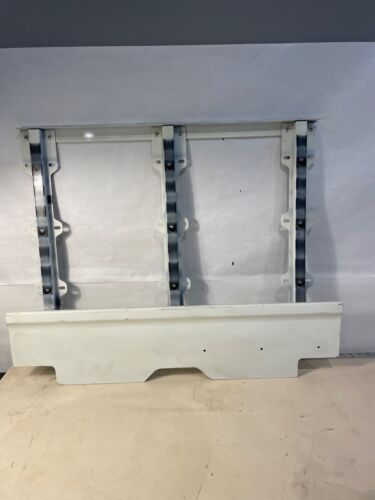 INTERNATIONAL 1664203C1 1661912C1 1661913C1 stationary grille assembly - Picture 4 of 7