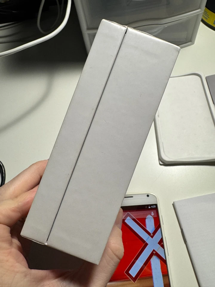 Motorola XT1058 Moto X  Smartphone (White) Includes Box and Manual - Image 3 of 4