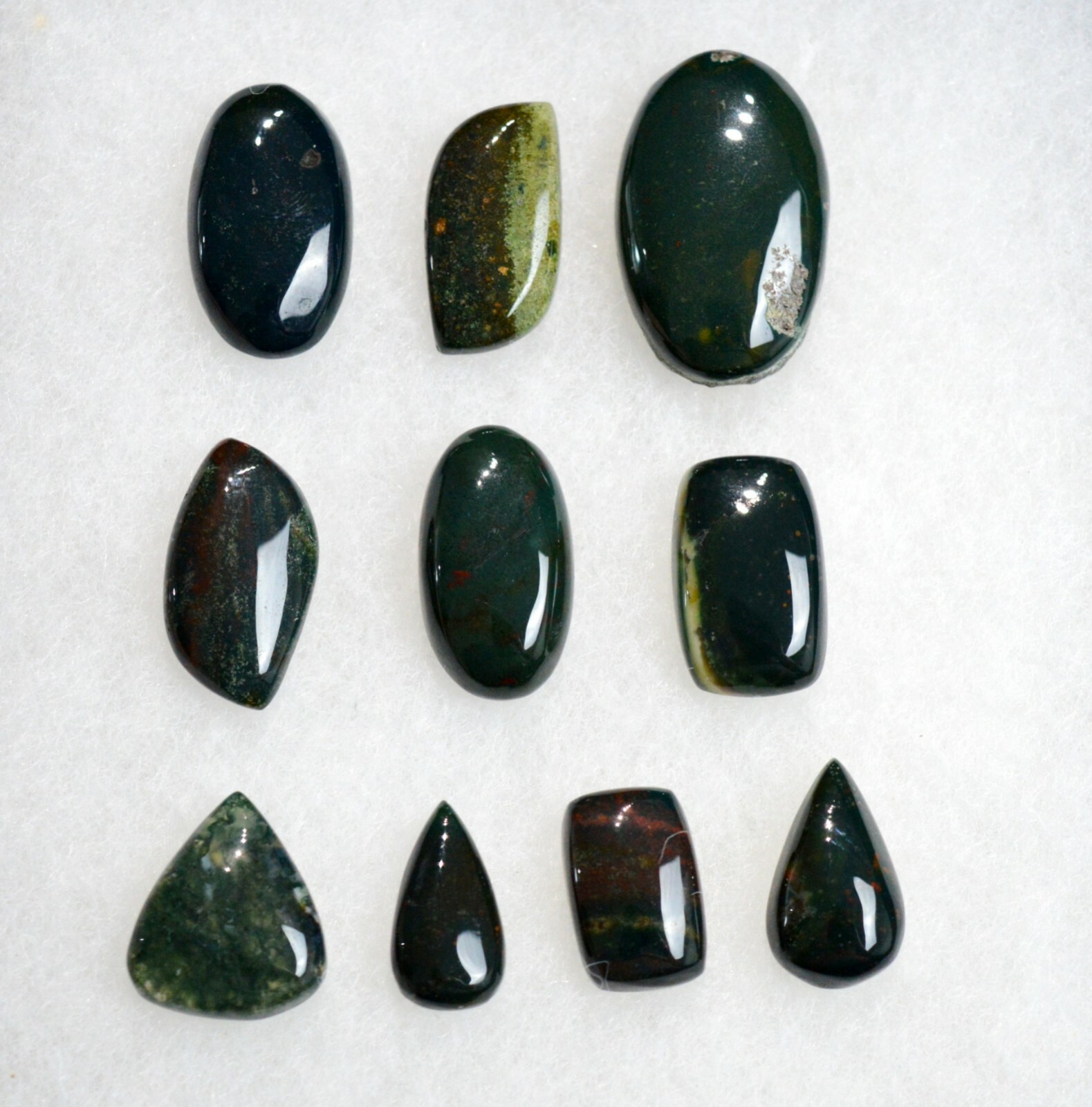 Jaspe héliotrope en cabochon lot de 10 pièces de 225 cts pour création de bijoux artisanaux