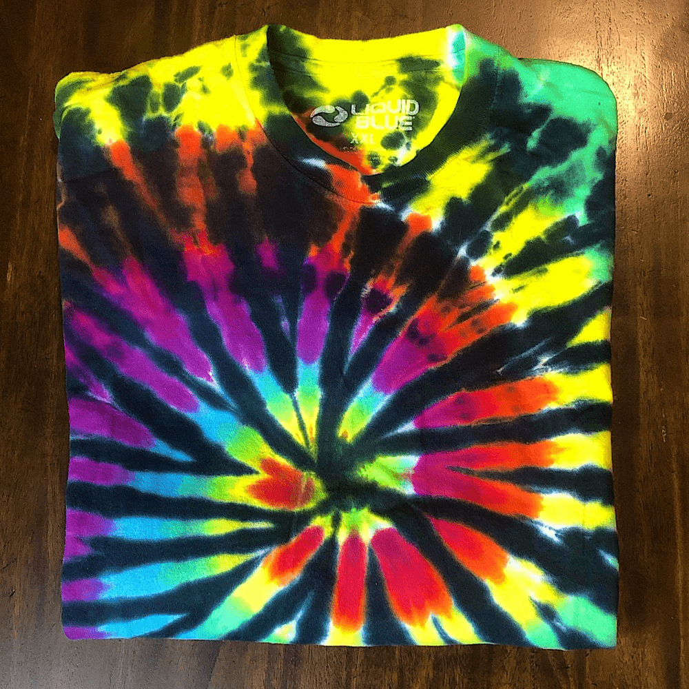 How To Tie Dye A Black Shirt With Color Easy Trendy Tie Dye how-to-tie-dye-a-black-shirt-with-color-easy-trendy-tie-dye