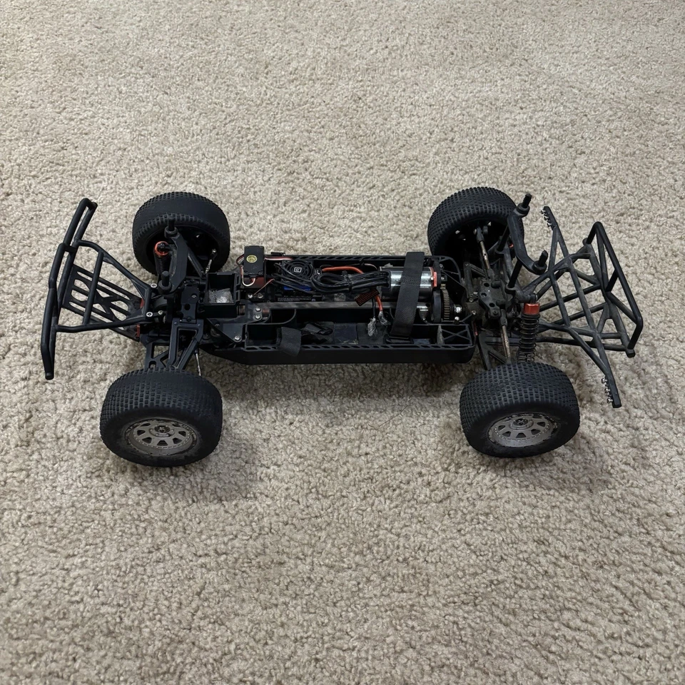 Helion Dominus 10SCT  4WD Brushless RC - Image 3 of 4