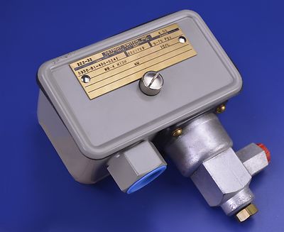 Detroit Switch 2PST 75 PSI Pressure Switch # 222-32NB4-2223729