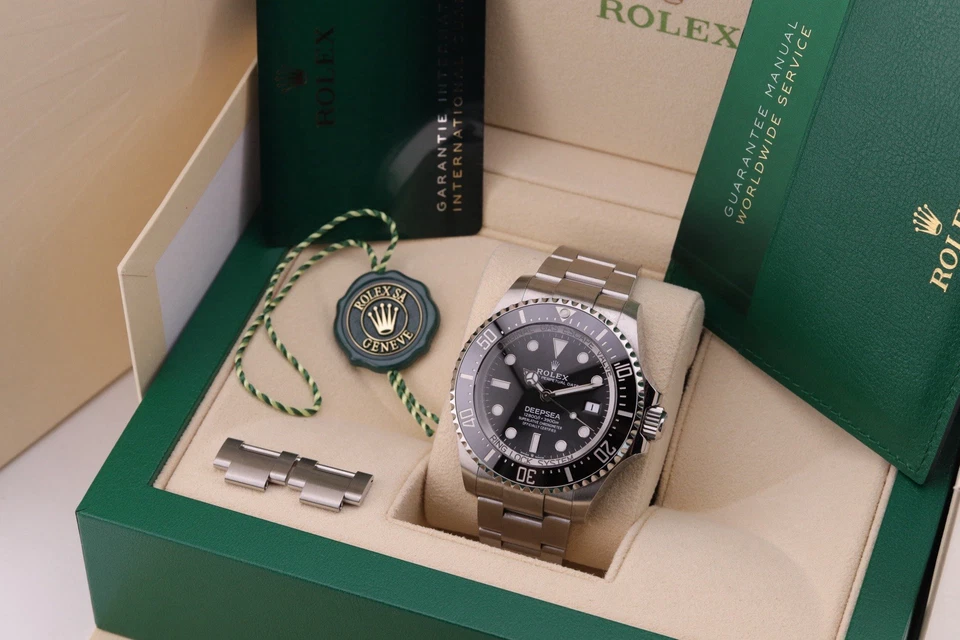 Коробка и карта Rolex Sea-Dweller Deepsea 44 мм нержавеющая сталь черный циферблат 136660 - Изображение 2 из 4