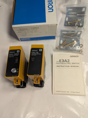 NEW GENUINE OMRON E3A2-10M4 PHOTOELECTRIC SWITCH SET WITH E3A2-10DM4 & E3A2-10L
