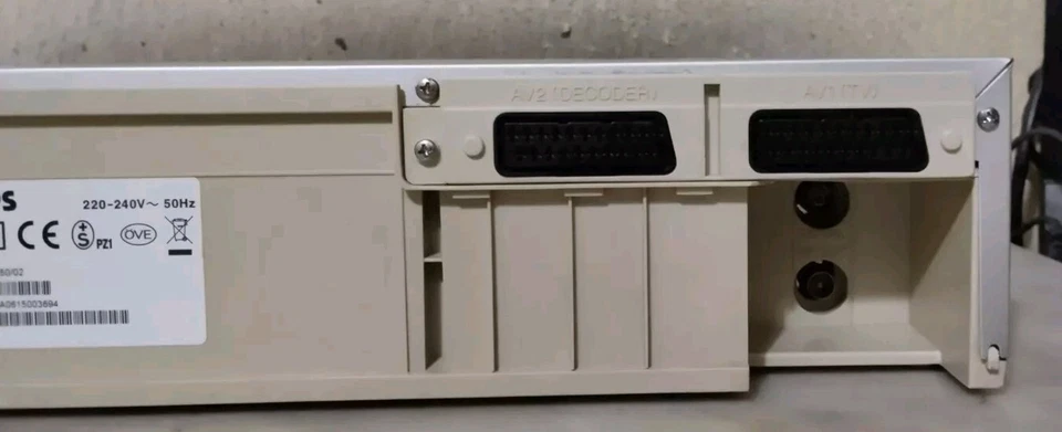 PHILIPS VR540 VIDEOREGISTRATORE VHS 6 TESTINE HI-FI STEREO CON TELECOMANDO - Immagine 4 di 4