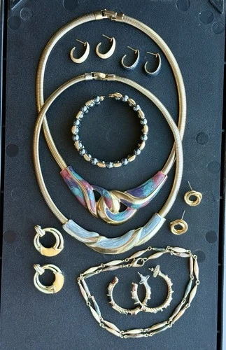 9 Pc VINTAGE GOLD TONE 1980s COSTUME JEWELRY LOT COLORFUL  ENAMEL