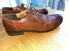 CLARKS TAN LEATHER BROGUES- Lace Up- Unusual Style - Comfortable - Size UK 7