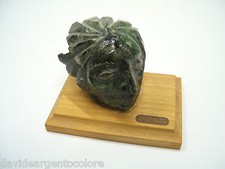 Scultura con testa di Indios in radice di Smeraldo naturale prov. Brasile statua