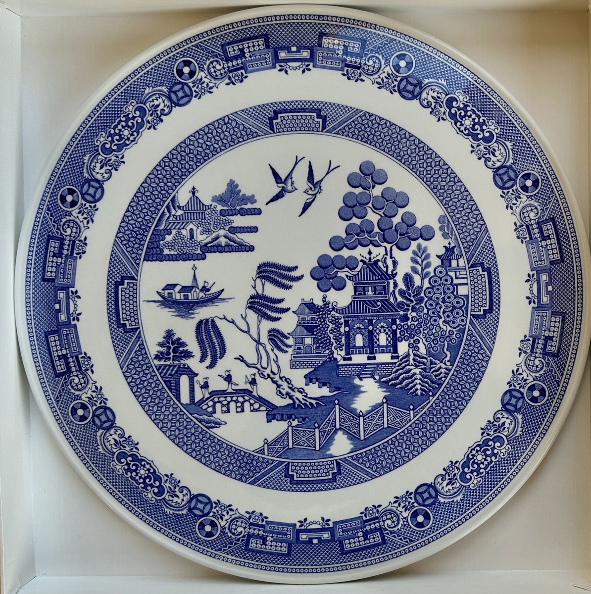 The Spode Blue Room Collection Willow Pattern Domed Cake