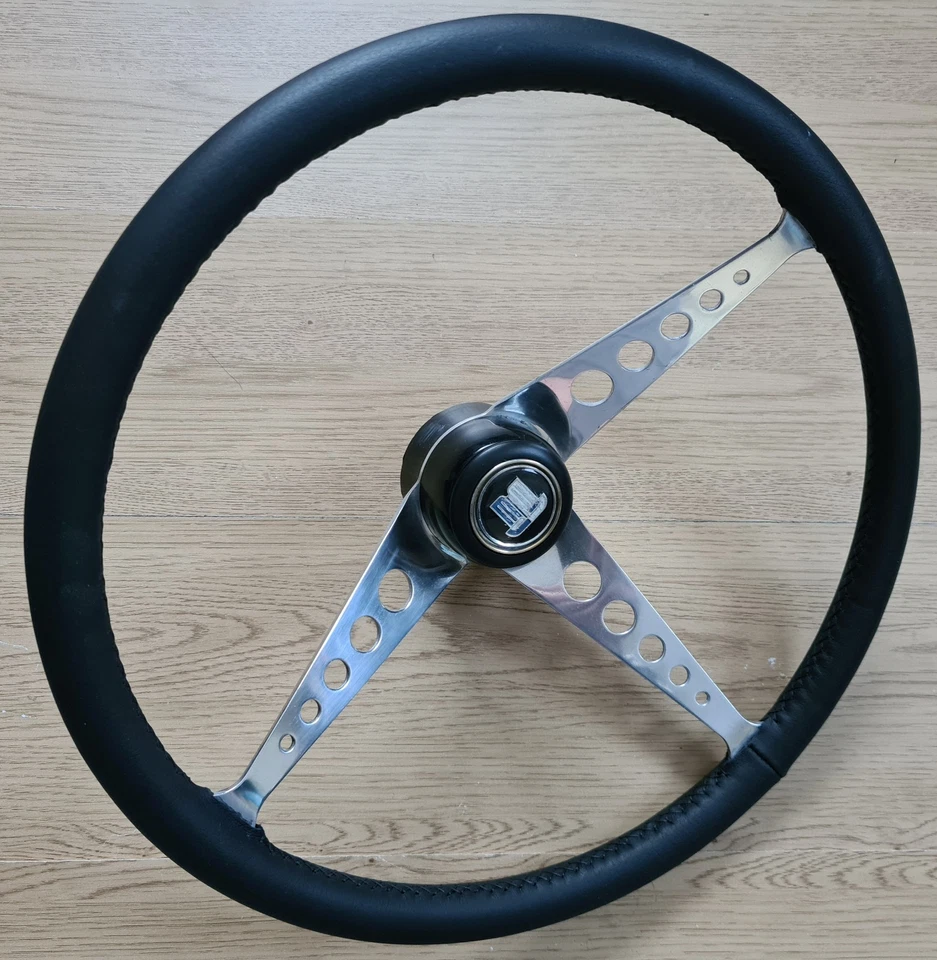 Clásico Triumph GT6 Formula Cuero Negro Volante 3 Radios y Kit Boss - Imagen 4 de 4