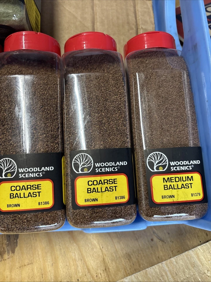 Woodland Scenics Scenery - Shaker Assortment - Ballast, Underbrush, Grass, Turf - Image 4 of 4