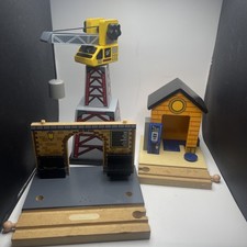 Vintage Imaginarium Buildings Lot Of 3 Thomas And Friends Toys "R" Us crane gas