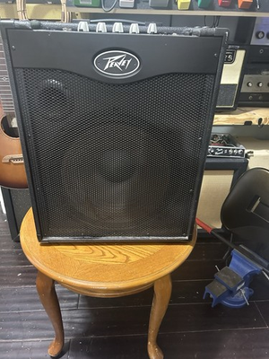 #ad Peavey Max 115 300W 1x15 Bass Combo Amplifier Black Used $150.00
