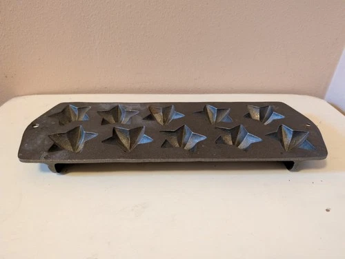 VTG Cast Iron Lodge 10 Star Cornbread Muffin Bread Mold Baking Pan USA 10AS2