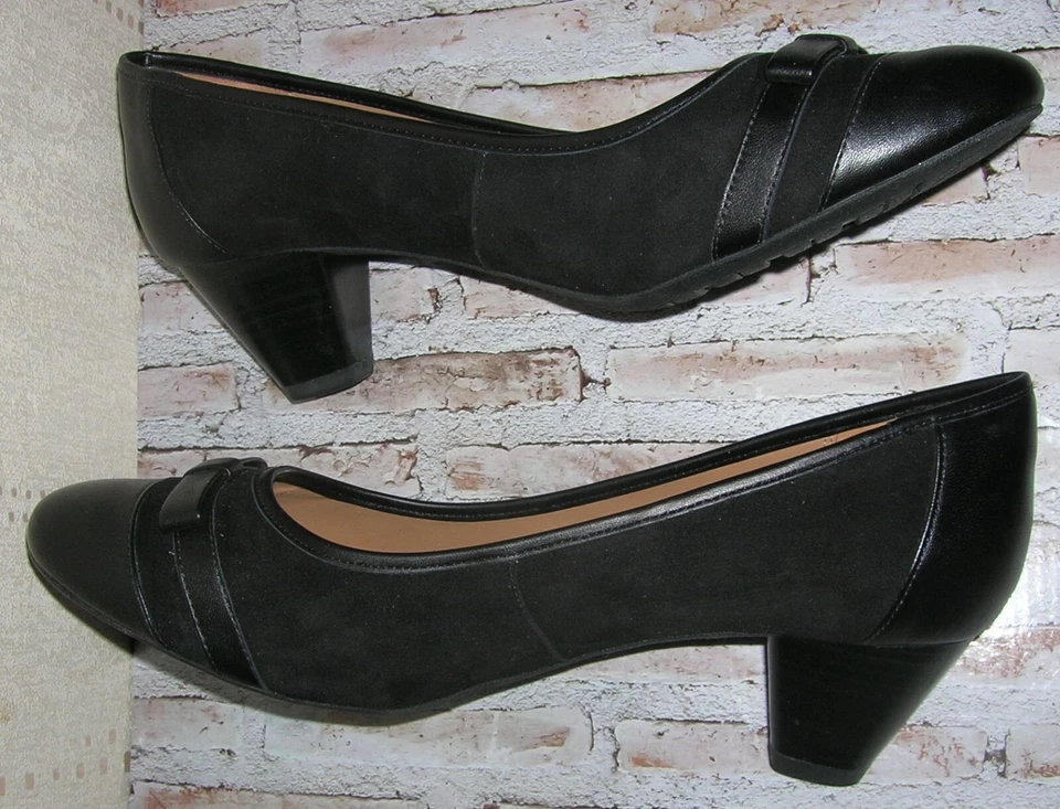 Clarks Artisan Ladies Med Heel Suede Leather Court Shoe Black UK7.5 NEW BNWOB - Image 4 of 4