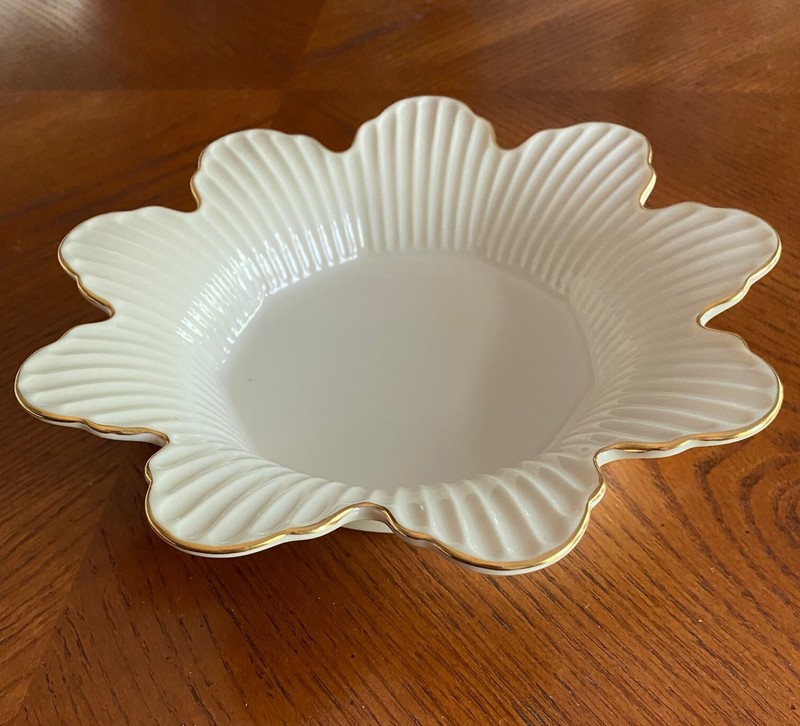 LENOX Meridian Ivory Petal Candy Dish w/Gold Trim 8"