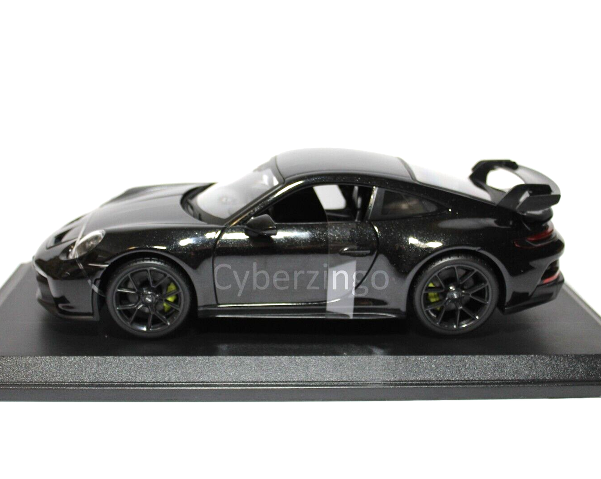 Mô hình xe Porsche 911 GT3 2022 1:18 Maisto 31458