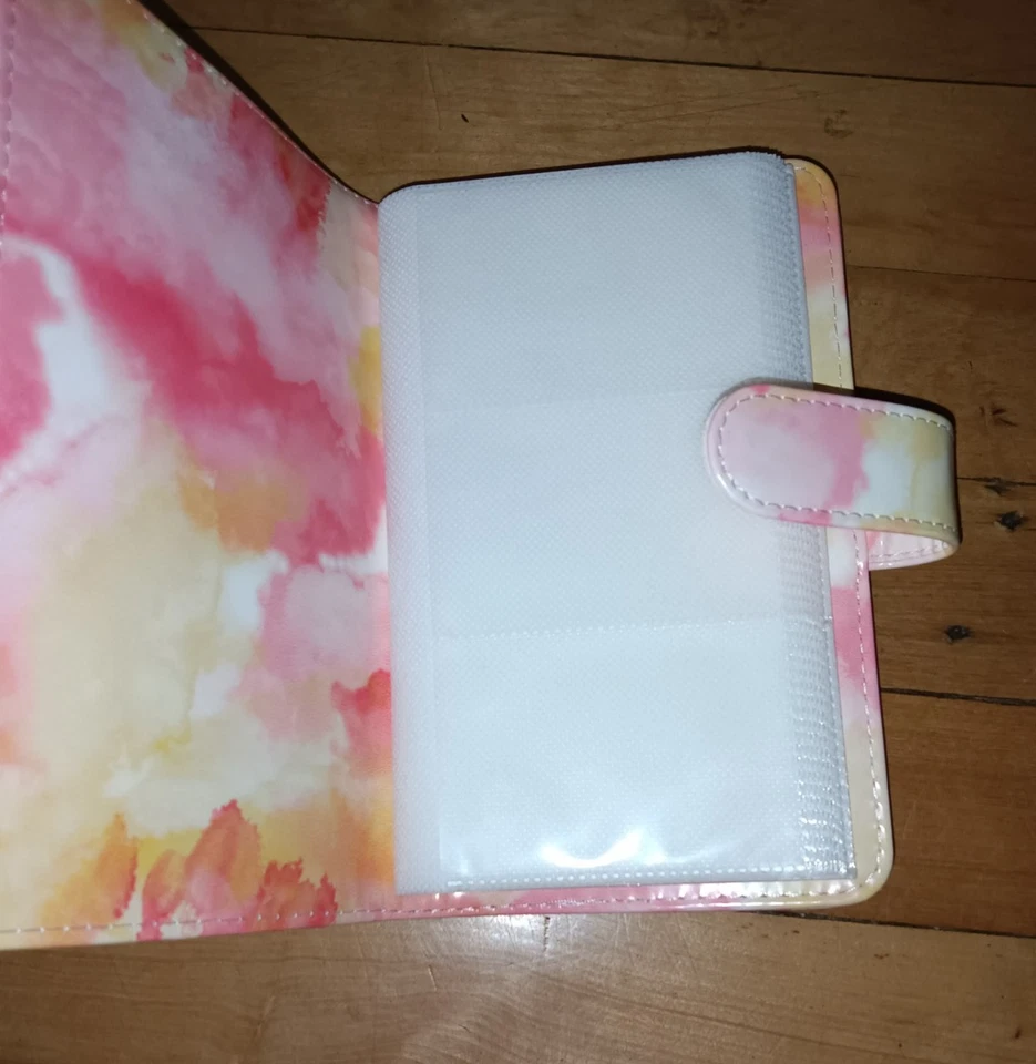 Mini álbum de fotos Fujifilm Instax usado en excelente estado rosa amarillo y blanco contiene 108 fotos 2x3 Foto 3 de 3