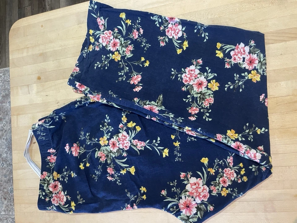 Old Navy 100 % Cotton Pajama Pants, Navy Blue with Floral Print, Size Medium - Image 2 of 4