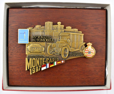 Plaque émaillée Monte-Carlo Assistance 1997 – Pin's Rallye Vintage 8 X 3,6 Cm